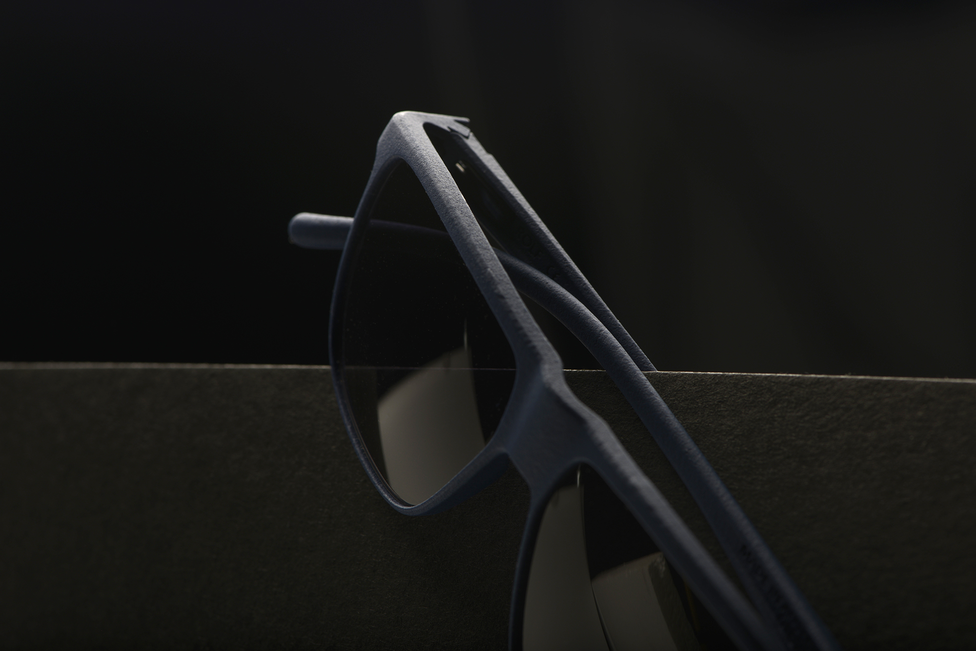 210128-ROLF-eyewear-substance-sunglasses_design-EBRO-sapphireblue_detail-01_2000ppi