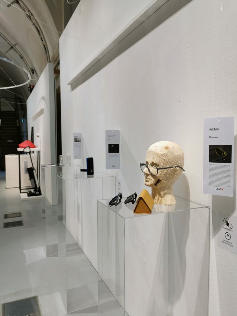 19 20 30 bilder events rolf shop wien diax ausstellung dennis4 rolf.